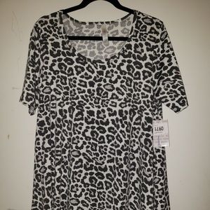 Lularoe Perfect tee L Snow Leopard!
